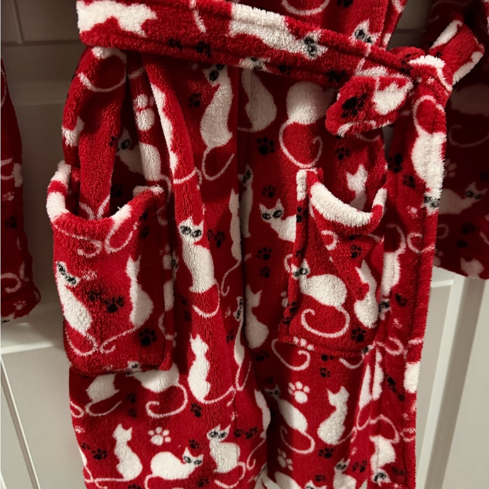 Red Cat Print Robe - Picture 4 of 11
